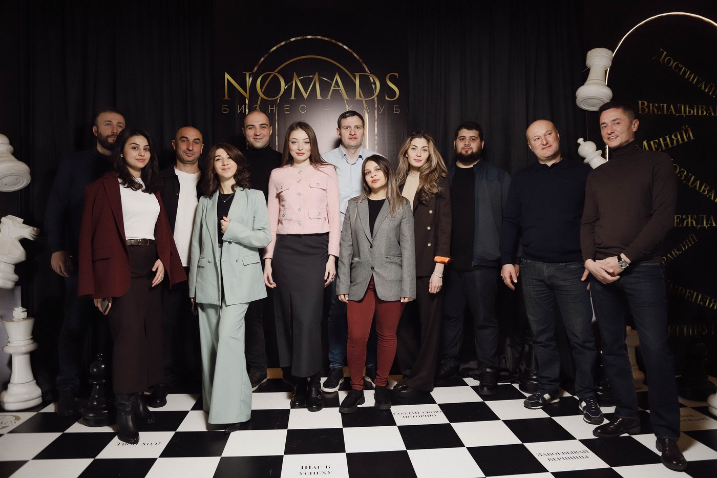 Атмосфера встречи резидентов в зале клуба Nomads